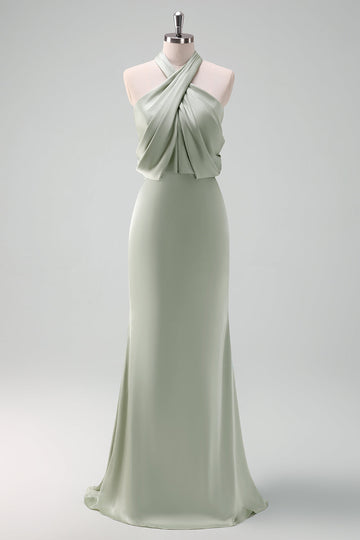 Vestido de dama de honor largo de satén con vaina de salvia polvorienta con cuello halter